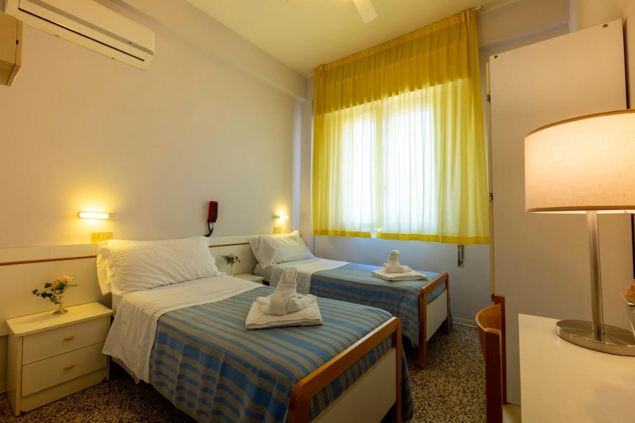 Hotel Giumer Ρίμινι Εξωτερικό φωτογραφία
