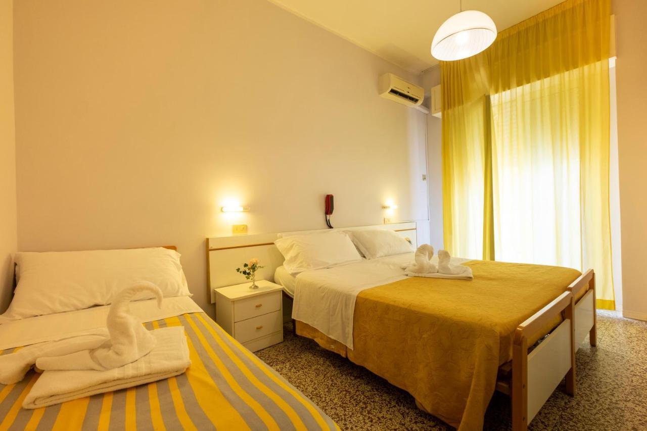 Hotel Giumer Ρίμινι Εξωτερικό φωτογραφία