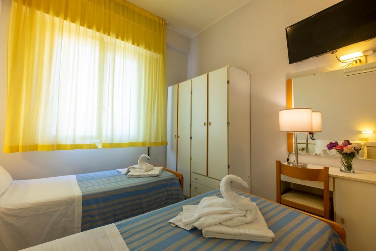 Hotel Giumer Ρίμινι Εξωτερικό φωτογραφία