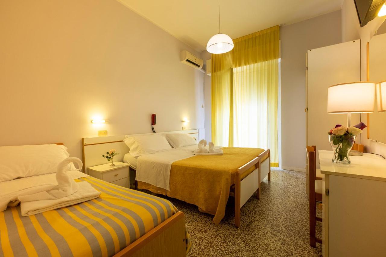Hotel Giumer Ρίμινι Εξωτερικό φωτογραφία