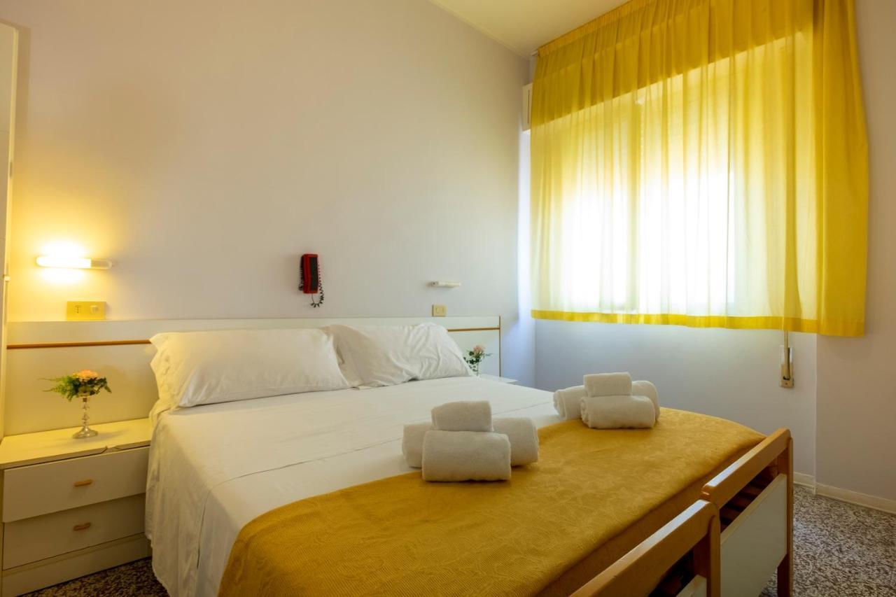 Hotel Giumer Ρίμινι Εξωτερικό φωτογραφία