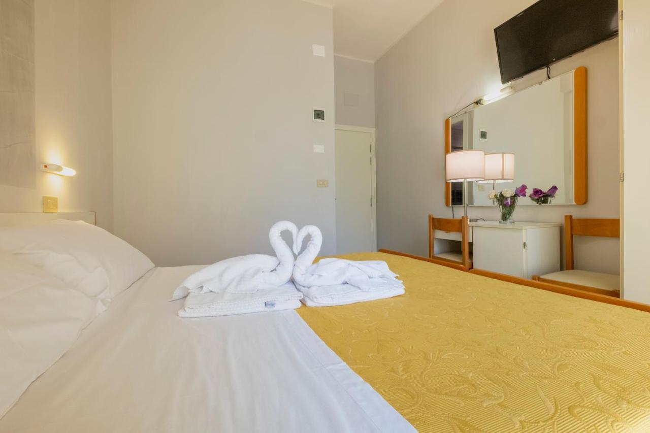 Hotel Giumer Ρίμινι Εξωτερικό φωτογραφία