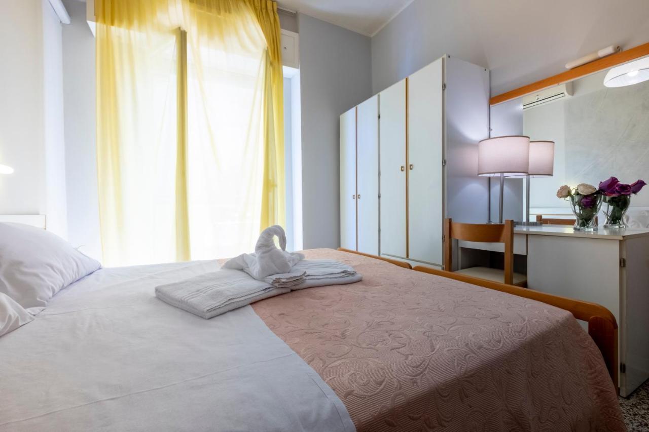 Hotel Giumer Ρίμινι Εξωτερικό φωτογραφία