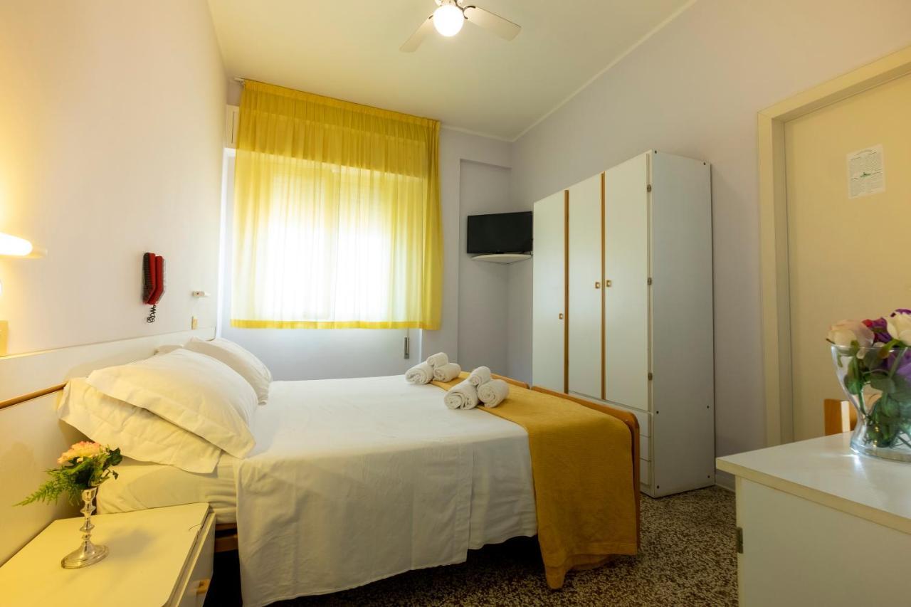 Hotel Giumer Ρίμινι Εξωτερικό φωτογραφία