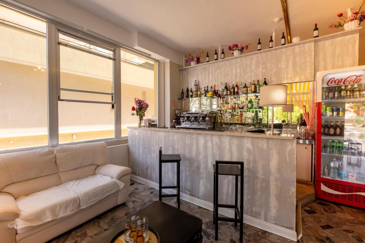 Hotel Giumer Ρίμινι Εξωτερικό φωτογραφία