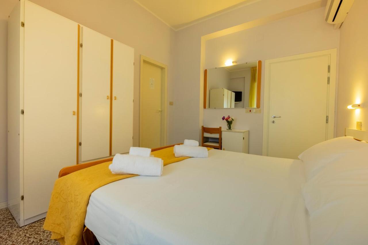 Hotel Giumer Ρίμινι Εξωτερικό φωτογραφία