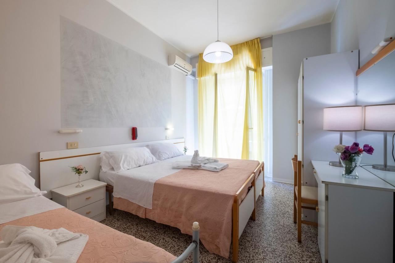 Hotel Giumer Ρίμινι Εξωτερικό φωτογραφία
