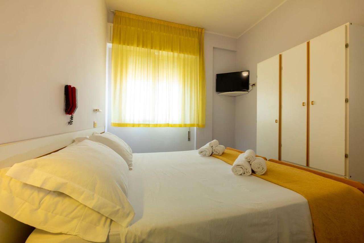 Hotel Giumer Ρίμινι Εξωτερικό φωτογραφία
