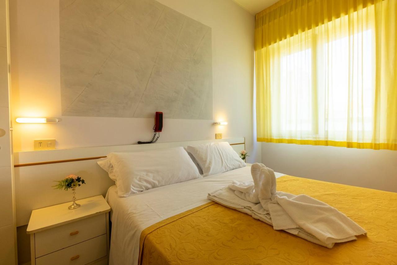 Hotel Giumer Ρίμινι Εξωτερικό φωτογραφία
