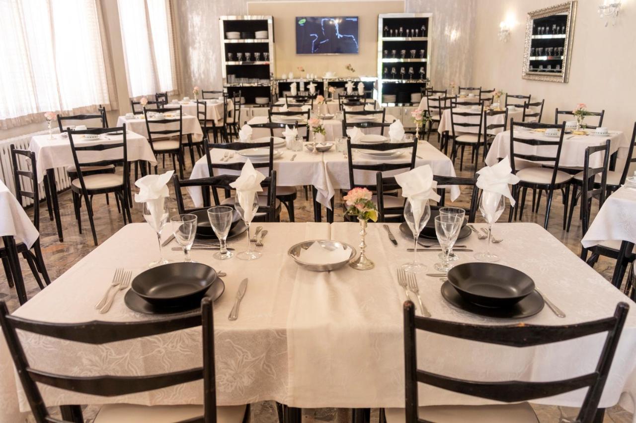 Hotel Giumer Ρίμινι Εξωτερικό φωτογραφία