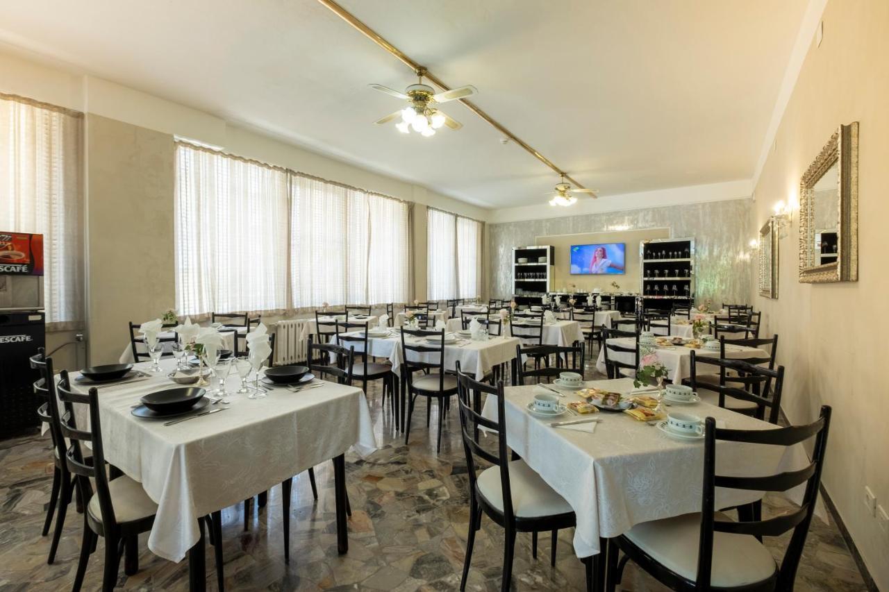 Hotel Giumer Ρίμινι Εξωτερικό φωτογραφία