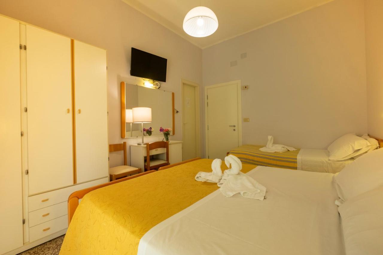 Hotel Giumer Ρίμινι Εξωτερικό φωτογραφία