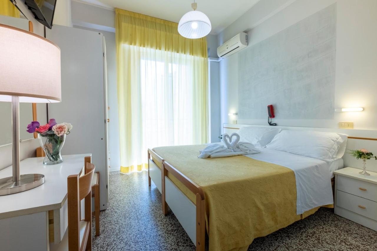 Hotel Giumer Ρίμινι Εξωτερικό φωτογραφία