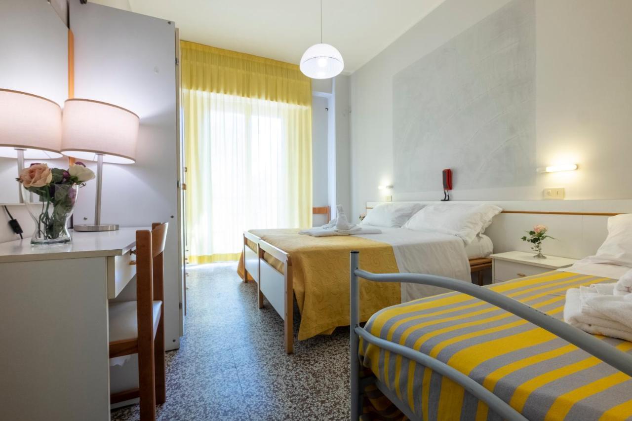 Hotel Giumer Ρίμινι Εξωτερικό φωτογραφία
