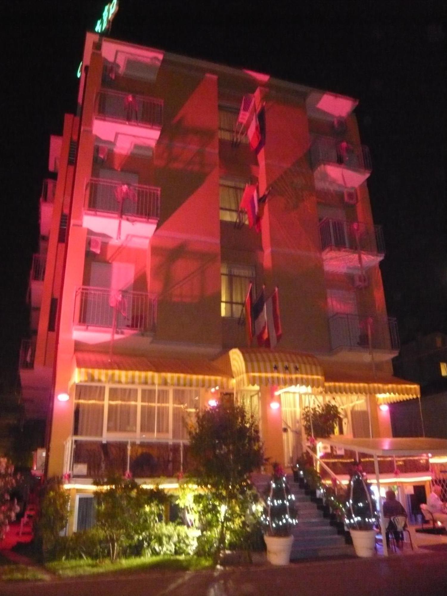 Hotel Giumer Ρίμινι Εξωτερικό φωτογραφία