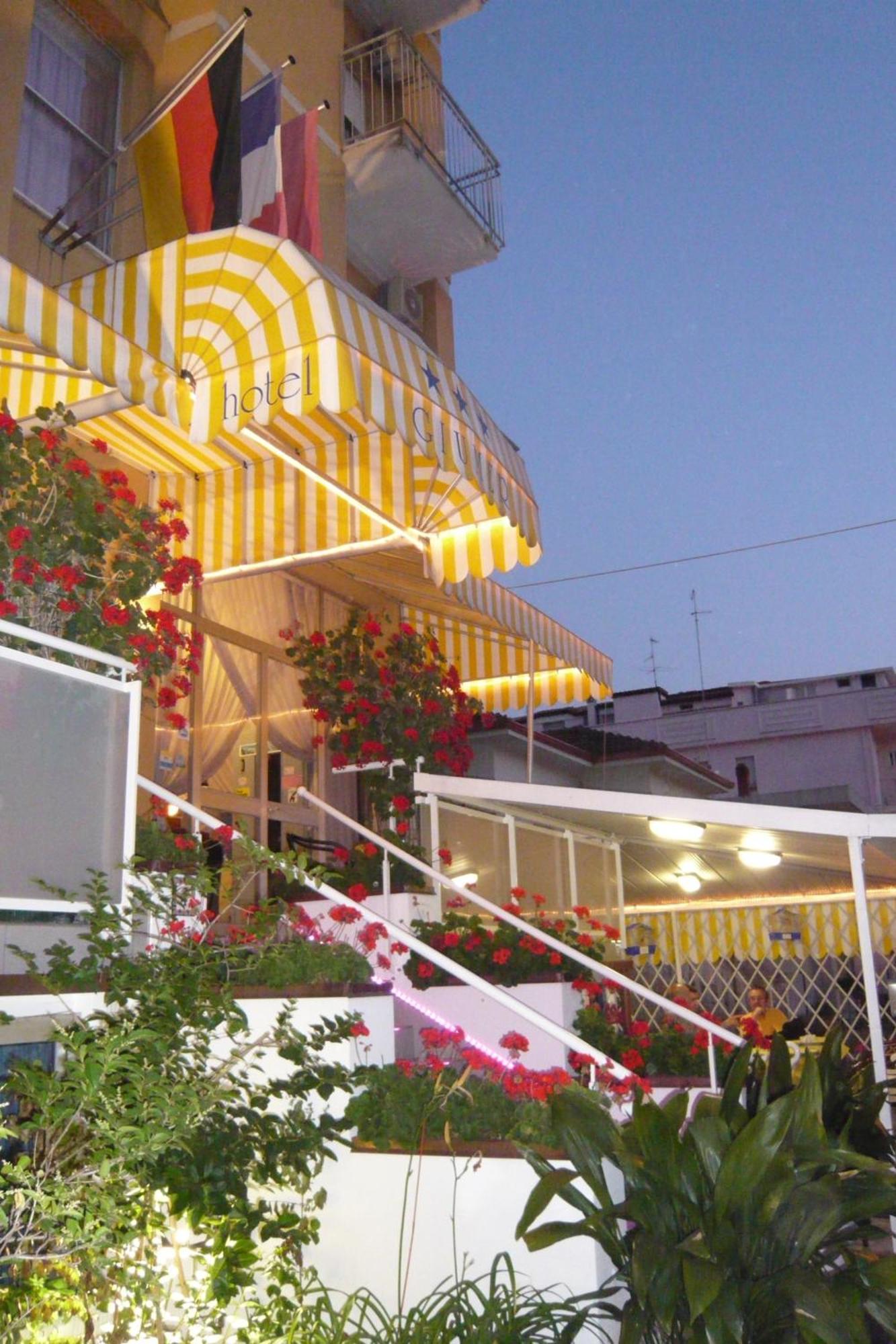 Hotel Giumer Ρίμινι Εξωτερικό φωτογραφία